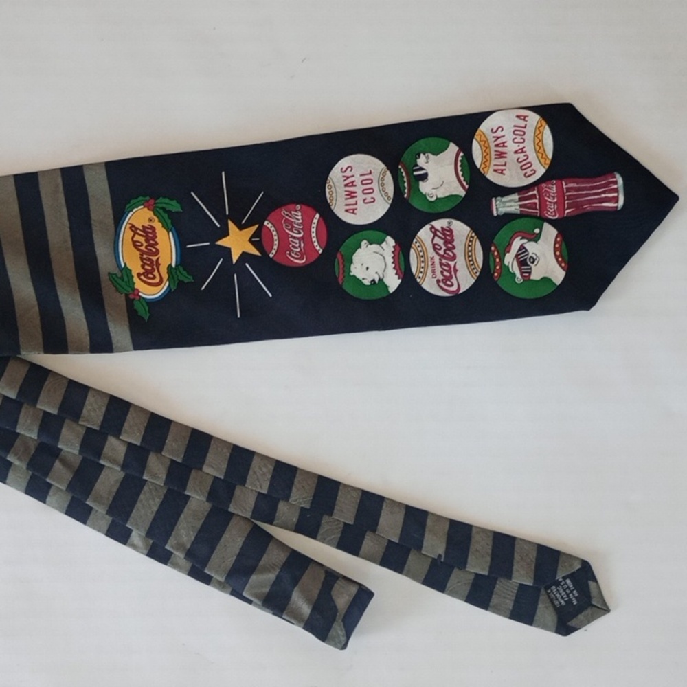 Vintage Christmas COCA COLA Collectible Neck Tie 100% Silk